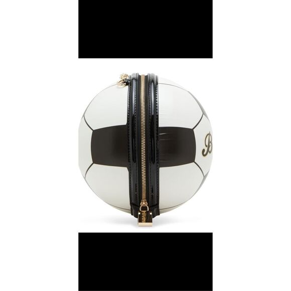 Betsy Johnson Crossbody soccer ball pocketbook . NWT Size of real soccer ball . - Picture 5 of 15